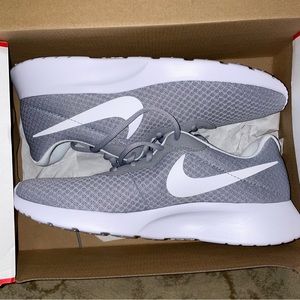 NEW Women’s Nike Tanjuns
